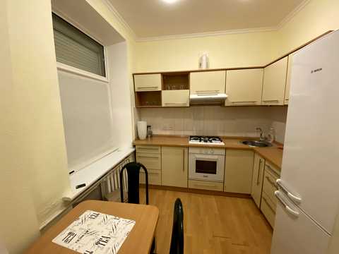 квартира за адресою Кропивницького вул., 18