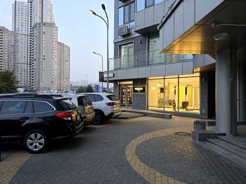 комерційна за адресою Дніпровська набережна вул., 14-Б