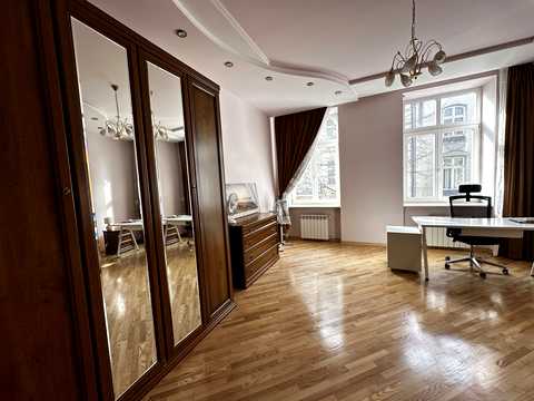 квартира за адресою Ярослава Стецька вул. (Добролюбова), 11