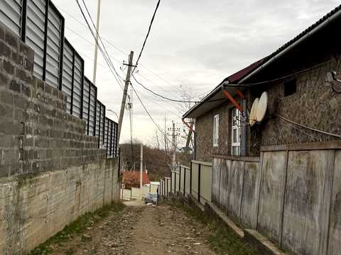 участок по адресу Озерна, 1