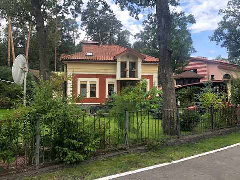 будинок за адресою Курортна вул., 9