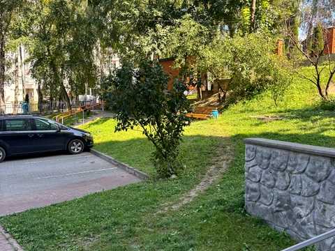 комерційна за адресою Молодіжна вул., 2/3Б