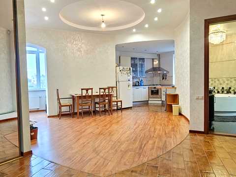 квартира за адресою Небесної Сотні вул., 38