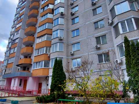 комерційна за адресою Анны Ахматовой , 35а