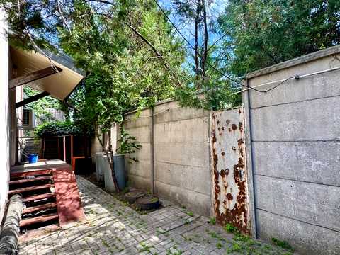 будинок за адресою Січових Стрільців вул. (Артема), 127