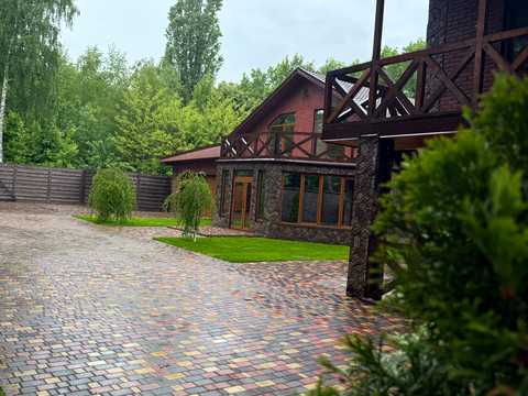 дом по адресу Центральна