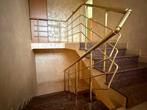 коммерческая по адресу Центральна, 48