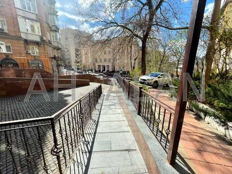 комерційна за адресою Крутий узвіз, 7