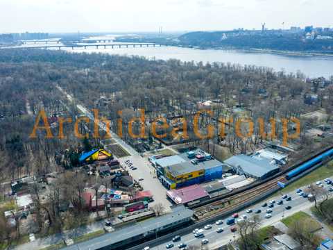 комерційна за адресою Броварський просп., 18Г