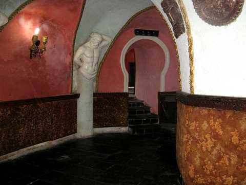 комерційна за адресою Сиротюка, 1