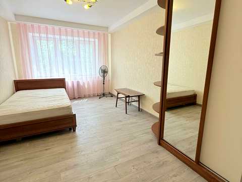 квартира за адресою Верховної Ради бульв., 28