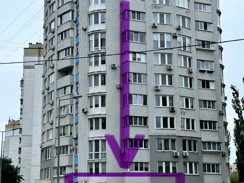 комерційна за адресою Ревуцького вул., 7-В
