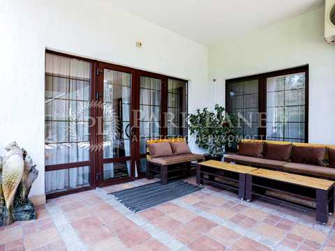коммерческая по адресу київська, 1