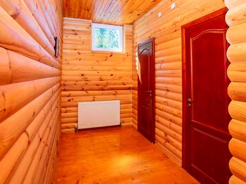 комерційна за адресою Устияновича вул., 1
