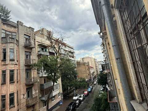 комерційна за адресою Мала Житомирська вул., 9-Б