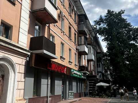 квартира за адресою Соборності вул. (Жовтнева), 46