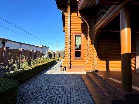 будинок за адресою с. Зарічани, Броварська, 2