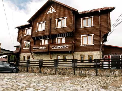 комерційна за адресою с. Яблуниця, Степана Бандери, 30