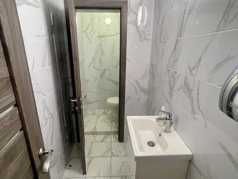 комерційна за адресою Науки просп., 33а