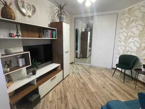 квартира за адресою Олександра Кутузакія вул. (Ленінградська вул.), 3