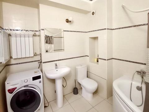 квартира за адресою Захисників Азовсталі вул. (Невська), 4