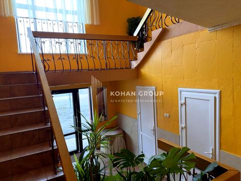 комерційна за адресою Грушевського вул., 61