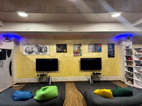 комерційна за адресою Подільська вул., 58