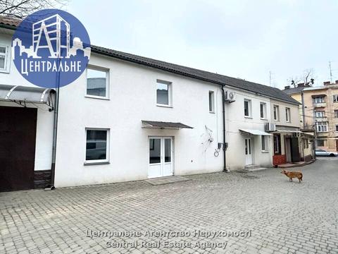 комерційна за адресою Чернівці, Богдана Хмельницького вул., 12