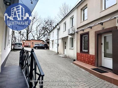 комерційна за адресою Чернівці, Богдана Хмельницького вул., 12
