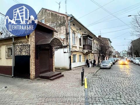 комерційна за адресою Чернівці, Богдана Хмельницького вул., 12