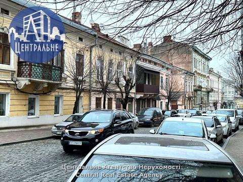 комерційна за адресою Чернівці, Богдана Хмельницького вул., 12