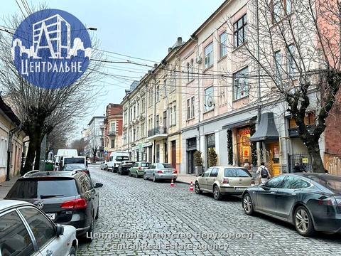комерційна за адресою Чернівці, Богдана Хмельницького вул., 12