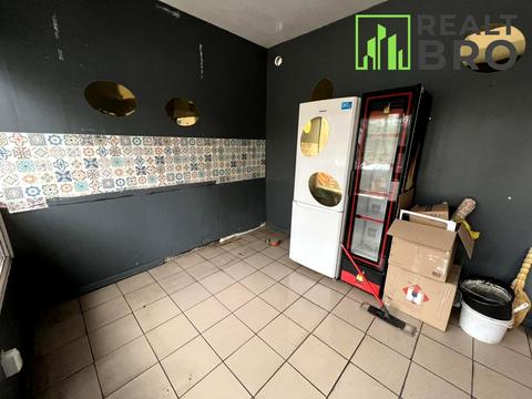 коммерческая по адресу Степана Бандери ул., 1