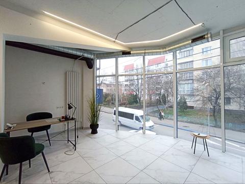 комерційна за адресою Грушевського вул., 51