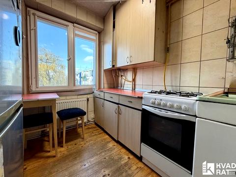 квартира за адресою Тролейбусна вул., 15