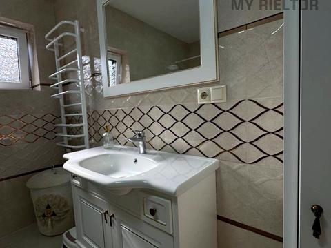 будинок за адресою с. Минай, головна