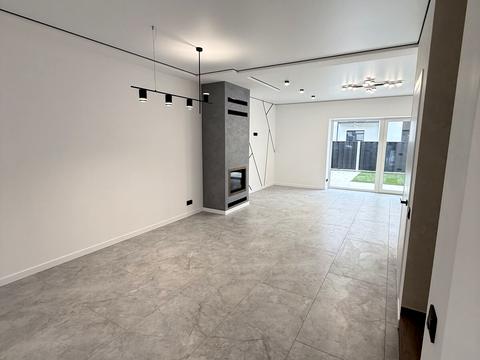 будинок за адресою Місячна вул.