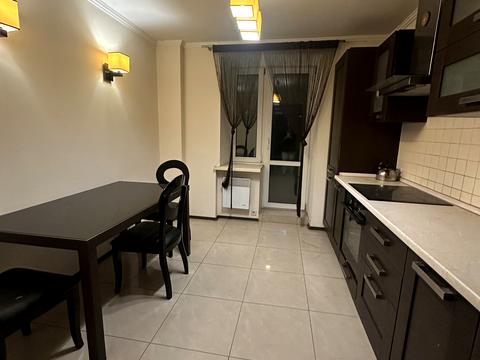 квартира за адресою Перемоги просп., 18