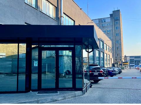 комерційна за адресою Балківська вул., 1