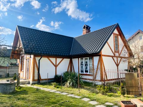 будинок за адресою Володимира Івасюка вул.