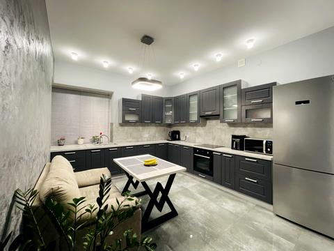 будинок за адресою В'ячеслава Чорновола вул.