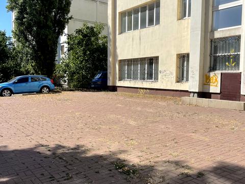 комерційна за адресою Авіаційна вул., 18