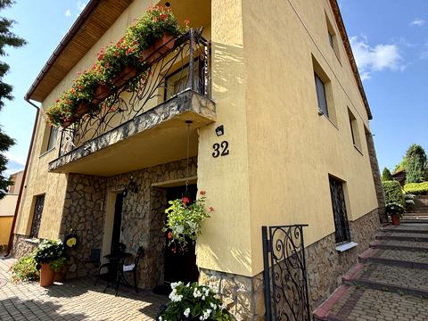 будинок за адресою Лесі Українки вул., 1