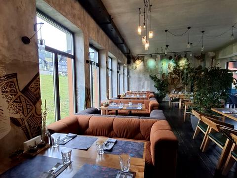 комерційна за адресою яблуниця, 1