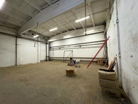 комерційна за адресою Максимовича вул., 8