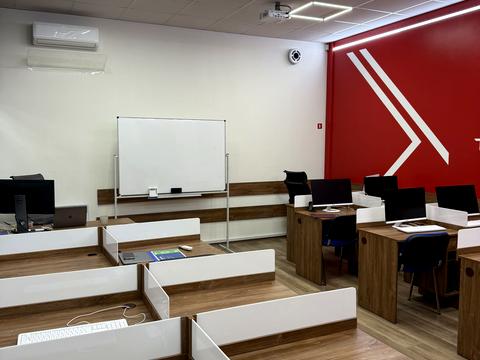 комерційна за адресою Канатна вул., 22