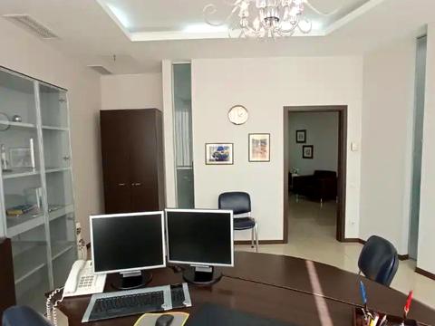 комерційна за адресою Королеви Єлизавети ІІ вул. (Глинки), 2