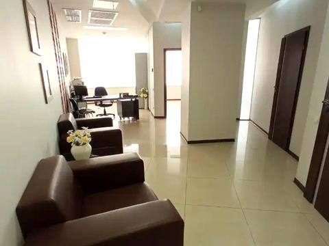 комерційна за адресою Королеви Єлизавети ІІ вул. (Глинки), 2