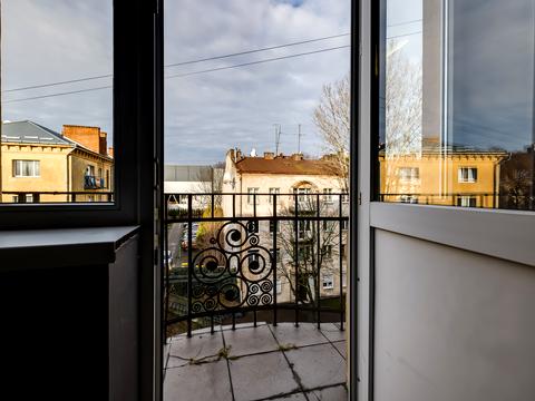 комерційна за адресою Генерала Тараса Чупринки вул. (Пушкіна), 69