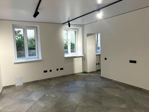 комерційна за адресою Звенигородська пл., 5